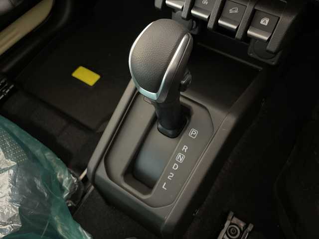 スズキ ジムニー ノマド FC 神奈川県 2025(令7)年 0.1千km アイボリー 登録済未使用車/スズキセーフティサポート/4WD/シートヒーター/ダウンヒルアシストコントロール/革巻きステアリング/ステアリングスイッチ/Autoライト/アイドリングストップ機能/コーナーセンサー/ヘッドライトレベライザー/ヘッドライトウォッシャー/LEDヘッドライト/フォグランプ/電動格納ミラー/ウィンカーミラー/背面タイヤ/純正15インチアルミホイール