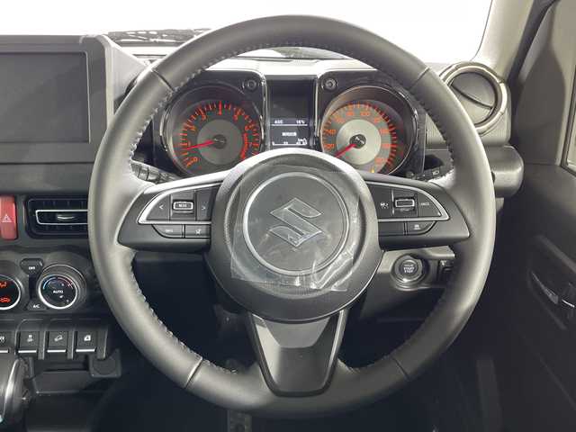 スズキ ジムニー ノマド FC 神奈川県 2025(令7)年 0.1千km アイボリー 登録済未使用車/スズキセーフティサポート/4WD/シートヒーター/ダウンヒルアシストコントロール/革巻きステアリング/ステアリングスイッチ/Autoライト/アイドリングストップ機能/コーナーセンサー/ヘッドライトレベライザー/ヘッドライトウォッシャー/LEDヘッドライト/フォグランプ/電動格納ミラー/ウィンカーミラー/背面タイヤ/純正15インチアルミホイール