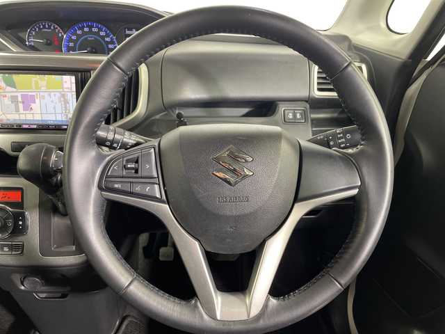 スズキ ソリオ HV MZ 神奈川県 2017(平29)年 5.7万km ピュアホワイトP 社外7インチHDDナビ（AVIC-HRZ900）/両側パワースライドドア/横滑り防止装置/アイドリングストップ/LEDヘッドライト/フォグランプ/オートライト/ウィンカーミラー/電動格納ミラー/純正15インチAW/プッシュスタート/スマートキー/フロアマット