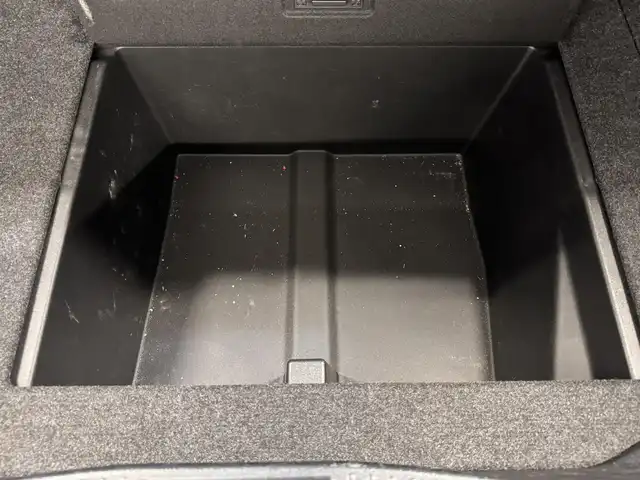 トヨタ クラウン ハイブリッド アスリートS 三重県 2014(平26)年 4.1万km ホワイトパールクリスタルシャイン ハイブリッド/FR/MTモード付フロアCVT/純正 8インチ HDDナビ/（AM/FM/CD/DVD/HDDREC/USB/iPod/Bluetooth/TV）/バックカメラ/ドライブレコーダー 前後/ビルトイン ETC/安全/・VDIM（EBD付ABS＆VSC＆TRC＆EPS）/・SRS サイド＆カーテンエアバッグシステム/など/装備/・【OP】寒冷地仕様（リヤフォグ、ウインドシールドデアイサーなど）/・シートヒーター（D/N）/・ステアリングヒーター/・パワーシート（D8way＋電動ランバーサポート/N4way）/・オートライト/・HIDヘッドランプ/・左右独立オートエアコン（スイングレジスター付）/・ステアリングスイッチ/・電動チルト&テレスコピックステアリング/・プッシュスタート/・社外19inAW/・ステアリングスイッチ/・保/取/ナビ取/・スマートキーx2/など