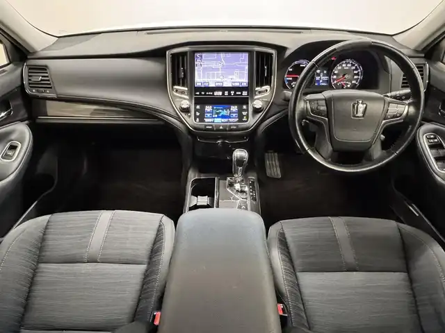 トヨタ クラウン ハイブリッド アスリートS 三重県 2014(平26)年 4.1万km ホワイトパールクリスタルシャイン ハイブリッド/FR/MTモード付フロアCVT/純正 8インチ HDDナビ/（AM/FM/CD/DVD/HDDREC/USB/iPod/Bluetooth/TV）/バックカメラ/ドライブレコーダー 前後/ビルトイン ETC/安全/・VDIM（EBD付ABS＆VSC＆TRC＆EPS）/・SRS サイド＆カーテンエアバッグシステム/など/装備/・【OP】寒冷地仕様（リヤフォグ、ウインドシールドデアイサーなど）/・シートヒーター（D/N）/・ステアリングヒーター/・パワーシート（D8way＋電動ランバーサポート/N4way）/・オートライト/・HIDヘッドランプ/・左右独立オートエアコン（スイングレジスター付）/・ステアリングスイッチ/・電動チルト&テレスコピックステアリング/・プッシュスタート/・社外19inAW/・ステアリングスイッチ/・保/取/ナビ取/・スマートキーx2/など