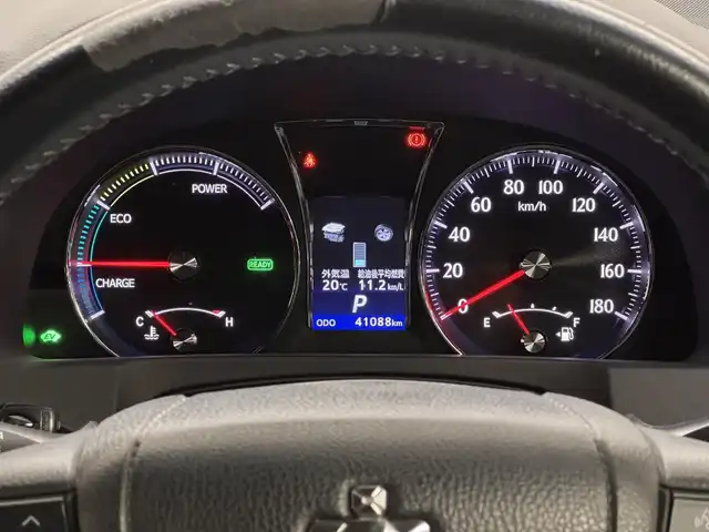 トヨタ クラウン ハイブリッド アスリートS 三重県 2014(平26)年 4.1万km ホワイトパールクリスタルシャイン ハイブリッド/FR/MTモード付フロアCVT/純正 8インチ HDDナビ/（AM/FM/CD/DVD/HDDREC/USB/iPod/Bluetooth/TV）/バックカメラ/ドライブレコーダー 前後/ビルトイン ETC/安全/・VDIM（EBD付ABS＆VSC＆TRC＆EPS）/・SRS サイド＆カーテンエアバッグシステム/など/装備/・【OP】寒冷地仕様（リヤフォグ、ウインドシールドデアイサーなど）/・シートヒーター（D/N）/・ステアリングヒーター/・パワーシート（D8way＋電動ランバーサポート/N4way）/・オートライト/・HIDヘッドランプ/・左右独立オートエアコン（スイングレジスター付）/・ステアリングスイッチ/・電動チルト&テレスコピックステアリング/・プッシュスタート/・社外19inAW/・ステアリングスイッチ/・保/取/ナビ取/・スマートキーx2/など