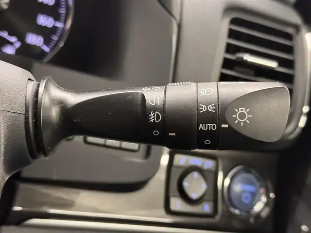 トヨタ クラウン ハイブリッド アスリートS 三重県 2014(平26)年 4.1万km ホワイトパールクリスタルシャイン ハイブリッド/FR/MTモード付フロアCVT/純正 8インチ HDDナビ/（AM/FM/CD/DVD/HDDREC/USB/iPod/Bluetooth/TV）/バックカメラ/ドライブレコーダー 前後/ビルトイン ETC/安全/・VDIM（EBD付ABS＆VSC＆TRC＆EPS）/・SRS サイド＆カーテンエアバッグシステム/など/装備/・【OP】寒冷地仕様（リヤフォグ、ウインドシールドデアイサーなど）/・シートヒーター（D/N）/・ステアリングヒーター/・パワーシート（D8way＋電動ランバーサポート/N4way）/・オートライト/・HIDヘッドランプ/・左右独立オートエアコン（スイングレジスター付）/・ステアリングスイッチ/・電動チルト&テレスコピックステアリング/・プッシュスタート/・社外19inAW/・ステアリングスイッチ/・保/取/ナビ取/・スマートキーx2/など