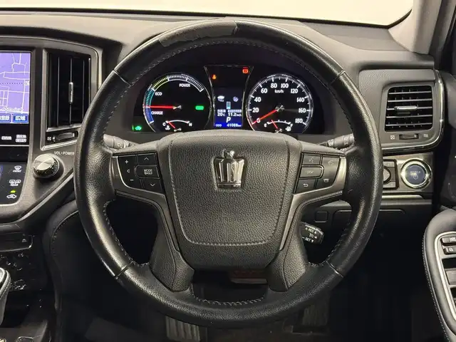 トヨタ クラウン ハイブリッド アスリートS 三重県 2014(平26)年 4.1万km ホワイトパールクリスタルシャイン ハイブリッド/FR/MTモード付フロアCVT/純正 8インチ HDDナビ/（AM/FM/CD/DVD/HDDREC/USB/iPod/Bluetooth/TV）/バックカメラ/ドライブレコーダー 前後/ビルトイン ETC/安全/・VDIM（EBD付ABS＆VSC＆TRC＆EPS）/・SRS サイド＆カーテンエアバッグシステム/など/装備/・【OP】寒冷地仕様（リヤフォグ、ウインドシールドデアイサーなど）/・シートヒーター（D/N）/・ステアリングヒーター/・パワーシート（D8way＋電動ランバーサポート/N4way）/・オートライト/・HIDヘッドランプ/・左右独立オートエアコン（スイングレジスター付）/・ステアリングスイッチ/・電動チルト&テレスコピックステアリング/・プッシュスタート/・社外19inAW/・ステアリングスイッチ/・保/取/ナビ取/・スマートキーx2/など