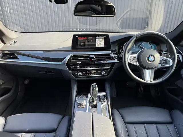 ＢＭＷ ５３０ｉ ED ミッション:インポッシブル 福島県 2020(令2)年 2.1万km サファイアブラックP 特別仕様車/ワンオーナー/純正HDDナビ/(DVD/フルセグTV/Bluetooth/USB/MSV)/全方位カメラ/Mブレーキ/アダプティブサスペンション/専用ブラックキドニーグリル/専用ブラック19インチアルミホイール/ハイラインパッケージ/・ナイトブルー革スポーツシート/・全席シートヒーター/・前席パワーシート/ハーマンカードンサラウンドシステム/アクティブクルーズコントロール/衝突軽減ブレーキ/パワートランク/フットオープナー/LEDヘッドライト/スマートキー/ETC/前後ドライブレコーダー/ブラインドスポットモニター/ヘッドアップディスプレイ/レーンキープアシスト/パドルシフト/横滑り防止機能