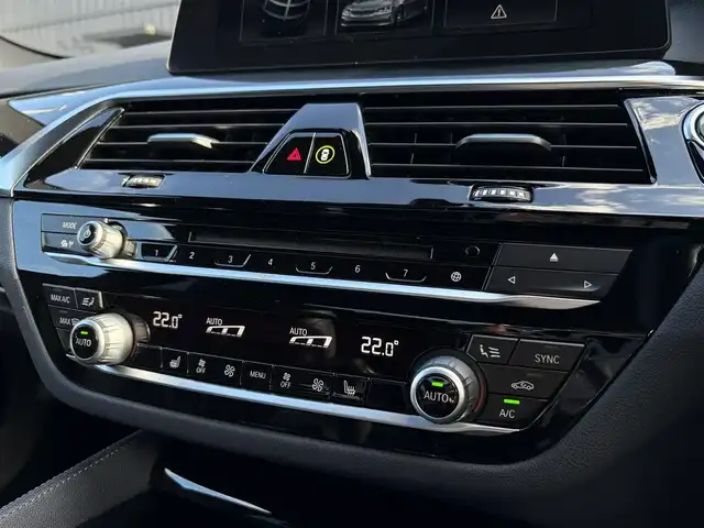 ＢＭＷ ５３０ｉ ED ミッション:インポッシブル 福島県 2020(令2)年 2.1万km サファイアブラックP 特別仕様車/ワンオーナー/純正HDDナビ/(DVD/フルセグTV/Bluetooth/USB/MSV)/全方位カメラ/Mブレーキ/アダプティブサスペンション/専用ブラックキドニーグリル/専用ブラック19インチアルミホイール/ハイラインパッケージ/・ナイトブルー革スポーツシート/・全席シートヒーター/・前席パワーシート/ハーマンカードンサラウンドシステム/アクティブクルーズコントロール/衝突軽減ブレーキ/パワートランク/フットオープナー/LEDヘッドライト/スマートキー/ETC/前後ドライブレコーダー/ブラインドスポットモニター/ヘッドアップディスプレイ/レーンキープアシスト/パドルシフト/横滑り防止機能