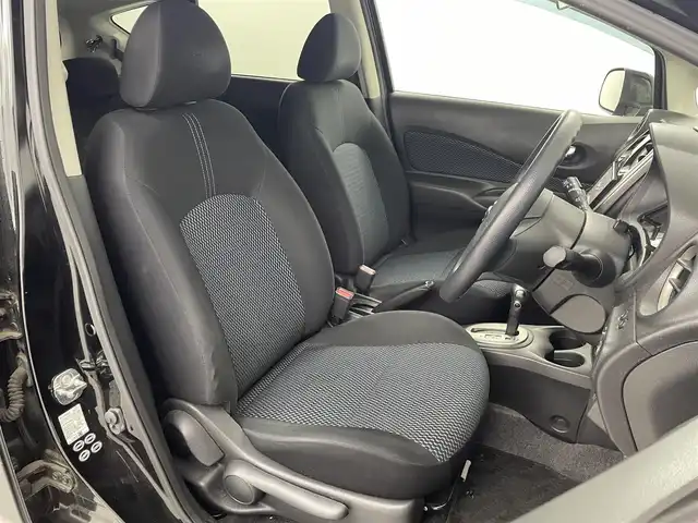 日産 ノート X DIG－S 埼玉県 2013(平25)年 6.7万km スーパーブラック 社外ナビゲーションAVN-V02BT/（Bluetooth/CD/DVD/AM/FM）/アイドリングストップ/ETC/スマートキー/プッシュスタート/電動格納ミラー/ECOモード