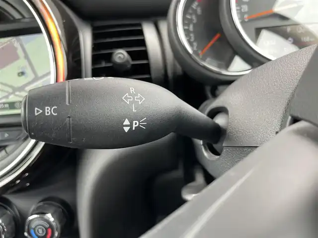 ＭＩＮＩ ミニ ヴィクトリア 静岡県 2019(令1)年 4万km チリ・レッド 純正HDDナビ/衝突軽減ブレーキ　/バックカメラ/LEDヘッドライト　/USB/Blluetooth/AUX/ETC　/電動格納ミラー　/オートライト　/リモコンキー　/プッシュスタート　/アイドリングストップ