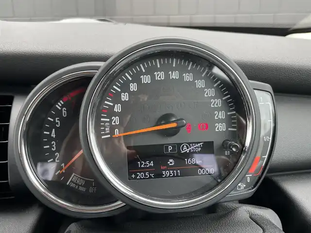 ＭＩＮＩ ミニ ヴィクトリア 静岡県 2019(令1)年 4万km チリ・レッド 純正HDDナビ/衝突軽減ブレーキ　/バックカメラ/LEDヘッドライト　/USB/Blluetooth/AUX/ETC　/電動格納ミラー　/オートライト　/リモコンキー　/プッシュスタート　/アイドリングストップ