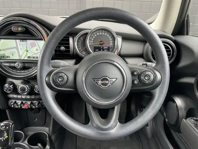 ＭＩＮＩ ミニ ヴィクトリア 静岡県 2019(令1)年 4万km チリ・レッド 純正HDDナビ/衝突軽減ブレーキ　/バックカメラ/LEDヘッドライト　/USB/Blluetooth/AUX/ETC　/電動格納ミラー　/オートライト　/リモコンキー　/プッシュスタート　/アイドリングストップ