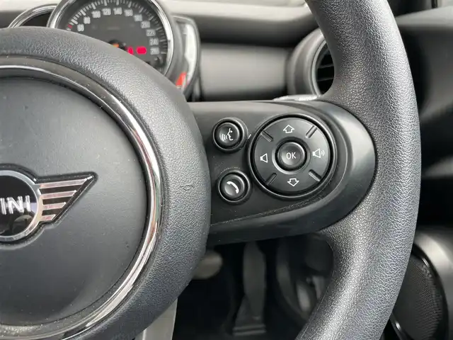 ＭＩＮＩ ミニ ヴィクトリア 静岡県 2019(令1)年 4万km チリ・レッド 純正HDDナビ/衝突軽減ブレーキ　/バックカメラ/LEDヘッドライト　/USB/Blluetooth/AUX/ETC　/電動格納ミラー　/オートライト　/リモコンキー　/プッシュスタート　/アイドリングストップ