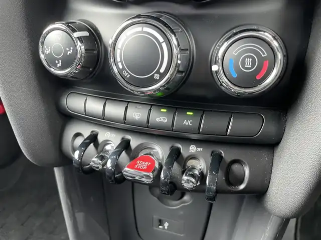 ＭＩＮＩ ミニ ヴィクトリア 静岡県 2019(令1)年 4万km チリ・レッド 純正HDDナビ/衝突軽減ブレーキ　/バックカメラ/LEDヘッドライト　/USB/Blluetooth/AUX/ETC　/電動格納ミラー　/オートライト　/リモコンキー　/プッシュスタート　/アイドリングストップ