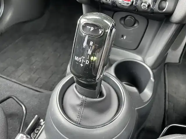 ＭＩＮＩ ミニ ヴィクトリア 静岡県 2019(令1)年 4万km チリ・レッド 純正HDDナビ/衝突軽減ブレーキ　/バックカメラ/LEDヘッドライト　/USB/Blluetooth/AUX/ETC　/電動格納ミラー　/オートライト　/リモコンキー　/プッシュスタート　/アイドリングストップ
