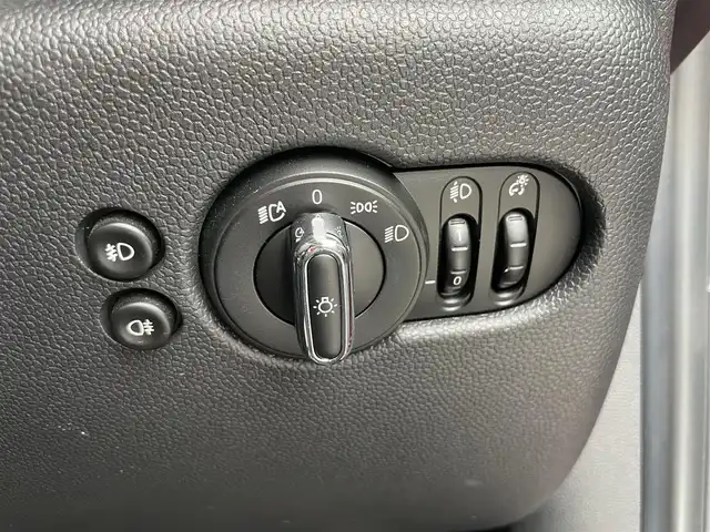 ＭＩＮＩ ミニ ヴィクトリア 静岡県 2019(令1)年 4万km チリ・レッド 純正HDDナビ/衝突軽減ブレーキ　/バックカメラ/LEDヘッドライト　/USB/Blluetooth/AUX/ETC　/電動格納ミラー　/オートライト　/リモコンキー　/プッシュスタート　/アイドリングストップ