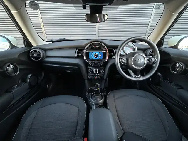 ＭＩＮＩ ミニ ヴィクトリア 茨城県 2019(令1)年 4万km チリ・レッド 純正HDDナビ/衝突軽減ブレーキ　/バックカメラ/LEDヘッドライト　/USB/Blluetooth/AUX/ETC　/電動格納ミラー　/オートライト　/リモコンキー　/プッシュスタート　/アイドリングストップ