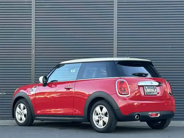 ＭＩＮＩ ミニ ヴィクトリア 茨城県 2019(令1)年 4万km チリ・レッド 純正HDDナビ/衝突軽減ブレーキ　/バックカメラ/LEDヘッドライト　/USB/Blluetooth/AUX/ETC　/電動格納ミラー　/オートライト　/リモコンキー　/プッシュスタート　/アイドリングストップ