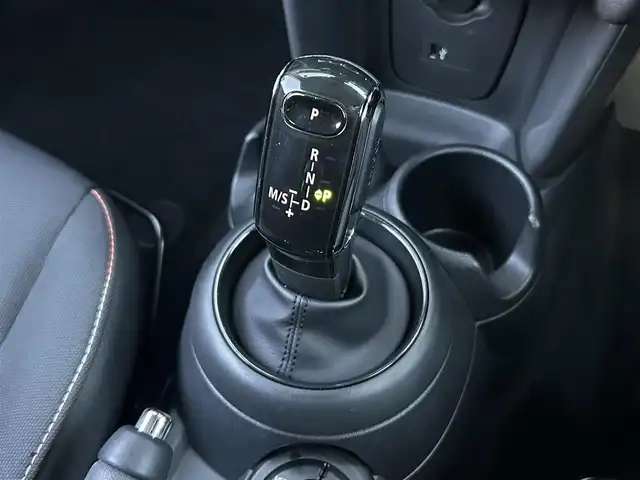 ＭＩＮＩ ミニ ヴィクトリア 茨城県 2019(令1)年 4万km チリ・レッド 純正HDDナビ/衝突軽減ブレーキ　/バックカメラ/LEDヘッドライト　/USB/Blluetooth/AUX/ETC　/電動格納ミラー　/オートライト　/リモコンキー　/プッシュスタート　/アイドリングストップ