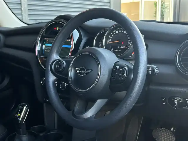 ＭＩＮＩ ミニ ヴィクトリア 茨城県 2019(令1)年 4万km チリ・レッド 純正HDDナビ/衝突軽減ブレーキ　/バックカメラ/LEDヘッドライト　/USB/Blluetooth/AUX/ETC　/電動格納ミラー　/オートライト　/リモコンキー　/プッシュスタート　/アイドリングストップ