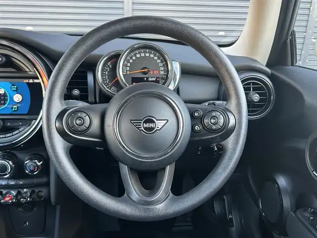 ＭＩＮＩ ミニ ヴィクトリア 茨城県 2019(令1)年 4万km チリ・レッド 純正HDDナビ/衝突軽減ブレーキ　/バックカメラ/LEDヘッドライト　/USB/Blluetooth/AUX/ETC　/電動格納ミラー　/オートライト　/リモコンキー　/プッシュスタート　/アイドリングストップ