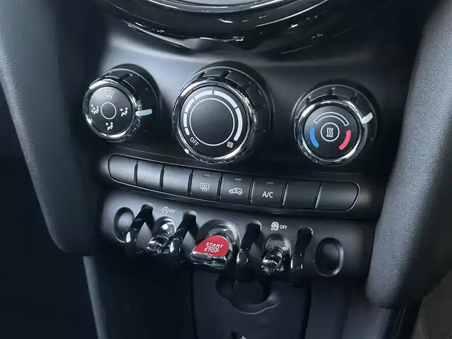 ＭＩＮＩ ミニ ヴィクトリア 茨城県 2019(令1)年 4万km チリ・レッド 純正HDDナビ/衝突軽減ブレーキ　/バックカメラ/LEDヘッドライト　/USB/Blluetooth/AUX/ETC　/電動格納ミラー　/オートライト　/リモコンキー　/プッシュスタート　/アイドリングストップ