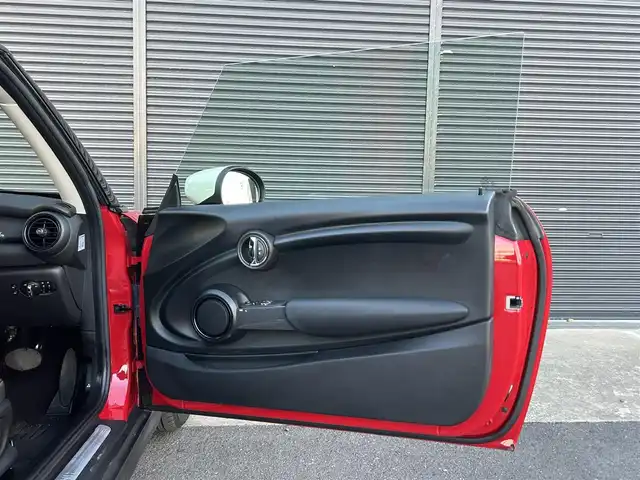 ＭＩＮＩ ミニ ヴィクトリア 茨城県 2019(令1)年 4万km チリ・レッド 純正HDDナビ/衝突軽減ブレーキ　/バックカメラ/LEDヘッドライト　/USB/Blluetooth/AUX/ETC　/電動格納ミラー　/オートライト　/リモコンキー　/プッシュスタート　/アイドリングストップ