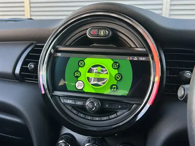 ＭＩＮＩ ミニ ヴィクトリア 茨城県 2019(令1)年 4万km チリ・レッド 純正HDDナビ/衝突軽減ブレーキ　/バックカメラ/LEDヘッドライト　/USB/Blluetooth/AUX/ETC　/電動格納ミラー　/オートライト　/リモコンキー　/プッシュスタート　/アイドリングストップ