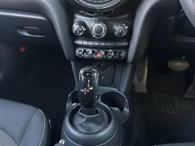 ＭＩＮＩ ミニ ヴィクトリア 茨城県 2019(令1)年 4万km チリ・レッド 純正HDDナビ/衝突軽減ブレーキ　/バックカメラ/LEDヘッドライト　/USB/Blluetooth/AUX/ETC　/電動格納ミラー　/オートライト　/リモコンキー　/プッシュスタート　/アイドリングストップ