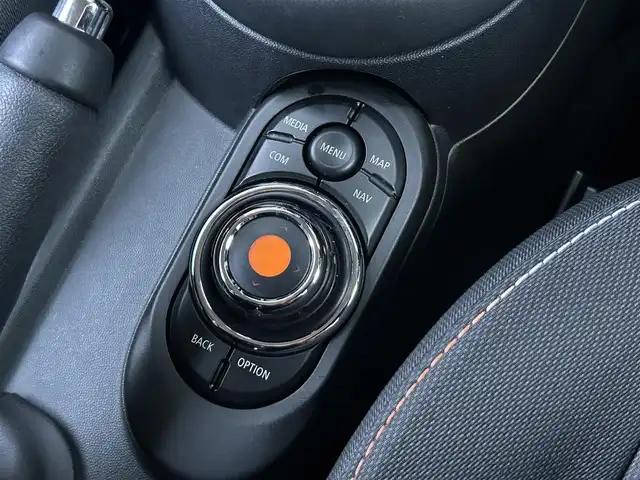 ＭＩＮＩ ミニ ヴィクトリア 茨城県 2019(令1)年 4万km チリ・レッド 純正HDDナビ/衝突軽減ブレーキ　/バックカメラ/LEDヘッドライト　/USB/Blluetooth/AUX/ETC　/電動格納ミラー　/オートライト　/リモコンキー　/プッシュスタート　/アイドリングストップ