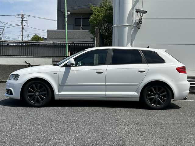 アウディ Ａ３ スポーツバック 1．8 TFSI 東京都 2010(平22)年 7.4万km アイビスホワイト 純正HDDナビ/AM/FM/CD/DVD/BT/バックカメラ/横滑り防止装置/DN席パワーシート/ハーフレザー/革巻きステアリング/スペアキー×1/HID/保証書/取扱説明書