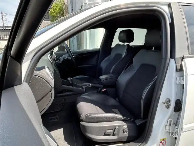 アウディ Ａ３ スポーツバック 1．8 TFSI 東京都 2010(平22)年 7.4万km アイビスホワイト 純正HDDナビ/AM/FM/CD/DVD/BT/バックカメラ/横滑り防止装置/DN席パワーシート/ハーフレザー/革巻きステアリング/スペアキー×1/HID/保証書/取扱説明書