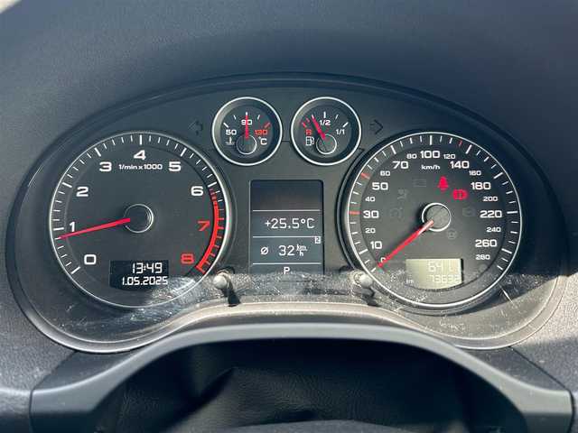 アウディ Ａ３ スポーツバック 1．8 TFSI 東京都 2010(平22)年 7.4万km アイビスホワイト 純正HDDナビ/AM/FM/CD/DVD/BT/バックカメラ/横滑り防止装置/DN席パワーシート/ハーフレザー/革巻きステアリング/スペアキー×1/HID/保証書/取扱説明書