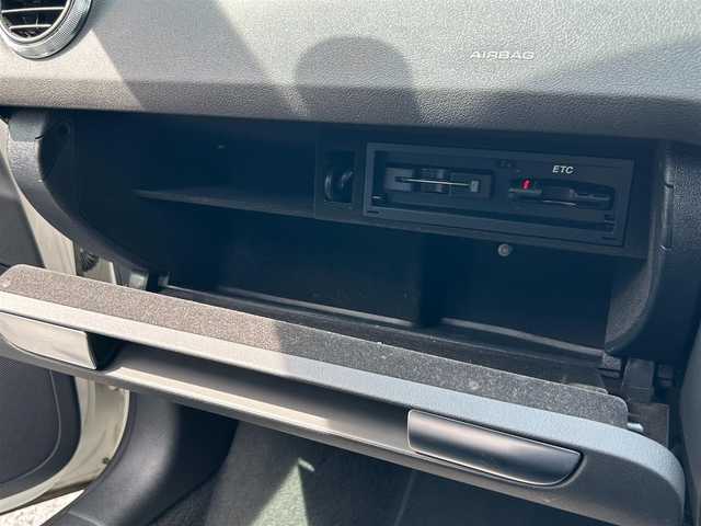 アウディ Ａ３ スポーツバック 1．8 TFSI 東京都 2010(平22)年 7.4万km アイビスホワイト 純正HDDナビ/AM/FM/CD/DVD/BT/バックカメラ/横滑り防止装置/DN席パワーシート/ハーフレザー/革巻きステアリング/スペアキー×1/HID/保証書/取扱説明書