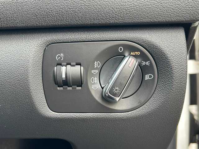 アウディ Ａ３ スポーツバック 1．8 TFSI 東京都 2010(平22)年 7.4万km アイビスホワイト 純正HDDナビ/AM/FM/CD/DVD/BT/バックカメラ/横滑り防止装置/DN席パワーシート/ハーフレザー/革巻きステアリング/スペアキー×1/HID/保証書/取扱説明書