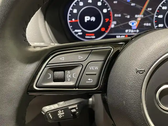 アウディ Ｑ２ 1．0 TFSI スポーツ 愛知県 2017(平29)年 3.5万km グレー バーチャルコクピット　/ＭＭＩナビゲーション　/Ｂｌｕｅｔｏｏｔｈ　/フルセグテレビ　/バックカメラ　/パーキングエイド　/ＡＣＣ　/ＬＫＡ　/ＬＤＷ　/ＢＳＭ　/コーナーセンサー　/ＥＴＣ２．０　/オートライト　/レインセンサー/シートヒーター/プッシュスタート/アイドリングストップ