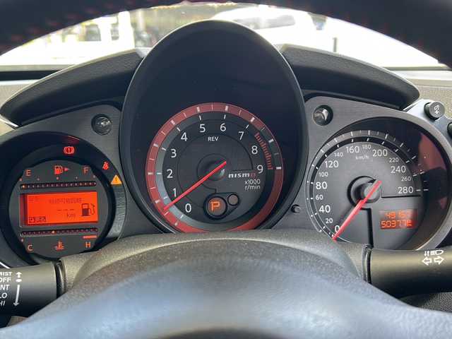 日産 フェアレディ Ｚ ニスモ 埼玉県 2015(平27)年 5万km ブリリアントホワイトパール 外部検査済み/登録時走行距離49167km/純正メーカーHDDナビゲーション/(CD/DVD)/フルセグテレビ/バックカメラ/純正RAYS鍛造１９インチアルミホイール/専用レカロハーフレザーシート/パドルシフト/ETC(ビルトイン)/HIDヘッドライト/LEDフォグランプ/BOSEサラウンドシステム/電動格納ミラー/オートライト/ステアリングリモコン/プッシュスタート/スマートキー/スペアキー/新車保証書/取扱説明書