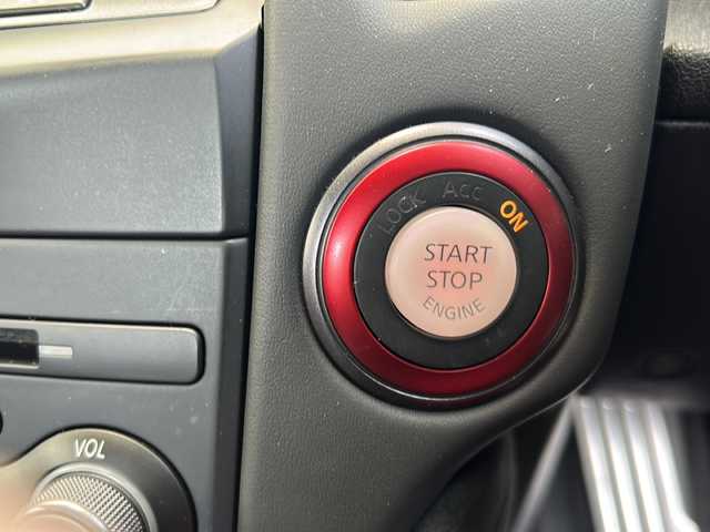 日産 フェアレディ Ｚ ニスモ 埼玉県 2015(平27)年 5万km ブリリアントホワイトパール 外部検査済み/登録時走行距離49167km/純正メーカーHDDナビゲーション/(CD/DVD)/フルセグテレビ/バックカメラ/純正RAYS鍛造１９インチアルミホイール/専用レカロハーフレザーシート/パドルシフト/ETC(ビルトイン)/HIDヘッドライト/LEDフォグランプ/BOSEサラウンドシステム/電動格納ミラー/オートライト/ステアリングリモコン/プッシュスタート/スマートキー/スペアキー/新車保証書/取扱説明書