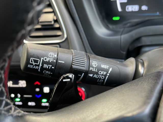 ホンダ ヴェゼル ハイブリッド Z ホンダセンシング 愛知県 2018(平30)年 5.5万km クリスタルブラックパール 衝突軽減システム/純正ナビ/レーダークルーズコントロール/シートヒーター/フルセグ/CD DVD/Bluetooth/バックカメラ/コーナーセンサー/純正アルミホイール/ルーフレール/LEDヘッドライト/パドルシフト/オートライト/ドライブレコーダー/ETC/ステアリングスイッチ/スマートキー/プッシュスタート