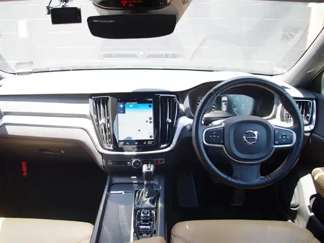 ボルボ Ｖ６０ T5 モメンタム 埼玉県 2019(令1)年 6.9万km オニキスブラックP 1オーナー /キャメルレザーシート /アダプティブクルーズコントロール /インテリセーフ /CarPlay /パークセンサー /ブラインドスポットモニター /バックカメラ /純正ナビ /ETC /ドラレコ /フルセグTV /シートヒーター