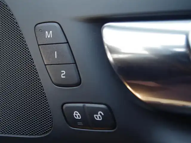 ボルボ Ｖ６０ T5 モメンタム 埼玉県 2019(令1)年 6.9万km オニキスブラックP 1オーナー /キャメルレザーシート /アダプティブクルーズコントロール /インテリセーフ /CarPlay /パークセンサー /ブラインドスポットモニター /バックカメラ /純正ナビ /ETC /ドラレコ /フルセグTV /シートヒーター