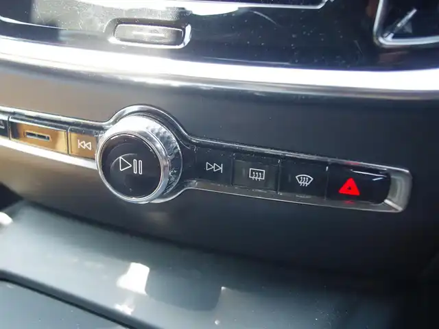 ボルボ Ｖ６０ T5 モメンタム 埼玉県 2019(令1)年 6.9万km オニキスブラックP 1オーナー /キャメルレザーシート /アダプティブクルーズコントロール /インテリセーフ /CarPlay /パークセンサー /ブラインドスポットモニター /バックカメラ /純正ナビ /ETC /ドラレコ /フルセグTV /シートヒーター