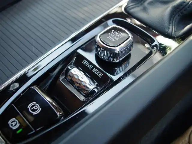 ボルボ Ｖ６０ T5 モメンタム 埼玉県 2019(令1)年 6.9万km オニキスブラックP 1オーナー /キャメルレザーシート /アダプティブクルーズコントロール /インテリセーフ /CarPlay /パークセンサー /ブラインドスポットモニター /バックカメラ /純正ナビ /ETC /ドラレコ /フルセグTV /シートヒーター