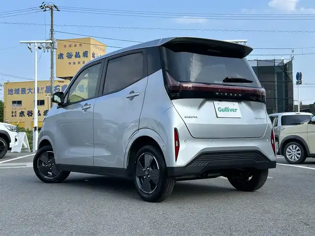 日産 サクラ X 愛媛県 2023(令5)年 0.6万km スターリングシルバーメタリック 禁煙車/登録時走行距離6049km/純正ナビCD/DVD/フルセグTV/Bluetooth/全方位カメラ（フロント/サイド/リヤ）/エマージェンシーブレーキ/踏み間違え防止装置/オートライト/オートハイビーム/LEDヘッドライト/電動パーキングブレーキ/オートブレーキホールド/スマートキー/プッシュスタートボタン/充電ケーブル