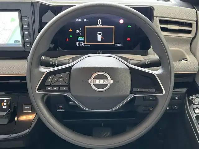 日産 サクラ X 愛媛県 2023(令5)年 0.6万km スターリングシルバーメタリック 禁煙車/登録時走行距離6049km/純正ナビCD/DVD/フルセグTV/Bluetooth/全方位カメラ（フロント/サイド/リヤ）/エマージェンシーブレーキ/踏み間違え防止装置/オートライト/オートハイビーム/LEDヘッドライト/電動パーキングブレーキ/オートブレーキホールド/スマートキー/プッシュスタートボタン/充電ケーブル