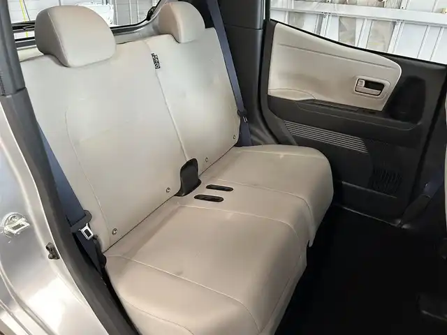 日産 サクラ X 愛媛県 2023(令5)年 0.6万km スターリングシルバーメタリック 禁煙車/登録時走行距離6049km/純正ナビCD/DVD/フルセグTV/Bluetooth/全方位カメラ（フロント/サイド/リヤ）/エマージェンシーブレーキ/踏み間違え防止装置/オートライト/オートハイビーム/LEDヘッドライト/電動パーキングブレーキ/オートブレーキホールド/スマートキー/プッシュスタートボタン/充電ケーブル