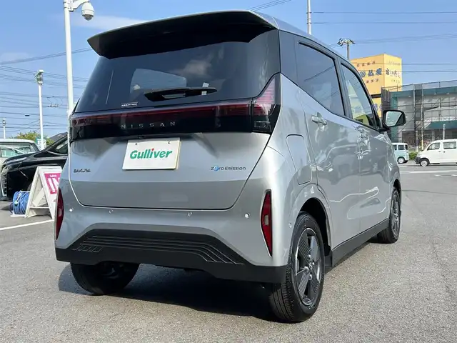 日産 サクラ X 愛媛県 2023(令5)年 0.6万km スターリングシルバーメタリック 禁煙車/登録時走行距離6049km/純正ナビCD/DVD/フルセグTV/Bluetooth/全方位カメラ（フロント/サイド/リヤ）/エマージェンシーブレーキ/踏み間違え防止装置/オートライト/オートハイビーム/LEDヘッドライト/電動パーキングブレーキ/オートブレーキホールド/スマートキー/プッシュスタートボタン/充電ケーブル