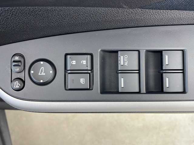 ホンダ ＣＲ－Ｖ 24G 秋田県 2013(平25)年 6.7万km プレミアムスパークルブラックパール 4WD/社外メモリナビ/　（CD/DVD/Bluetooth/TV）/パドルシフト/クルーズコントロール/革巻きハンドル/ETC/横滑り防止装置/電動格納ミラー/プッシュスタート/純正フロアマット/純正アルミホイール/HIDヘッドライト/フォグランプ/オートライト/スマートキー/スペアキー/社外エンジンスターター