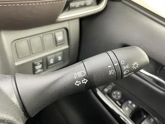 日産 セレナ e－パワー G 岡山県 2020(令2)年 4.9万km ブリリアントホワイトパール 純正10インチナビ/（CD/DVD/BT/TV)/全方位カメラ/プロパイロット/両側パワースライドドア/ブラック合皮シート/LEDヘッドライト/ETC/セーフティパックB/スペアキー/新車保証書
