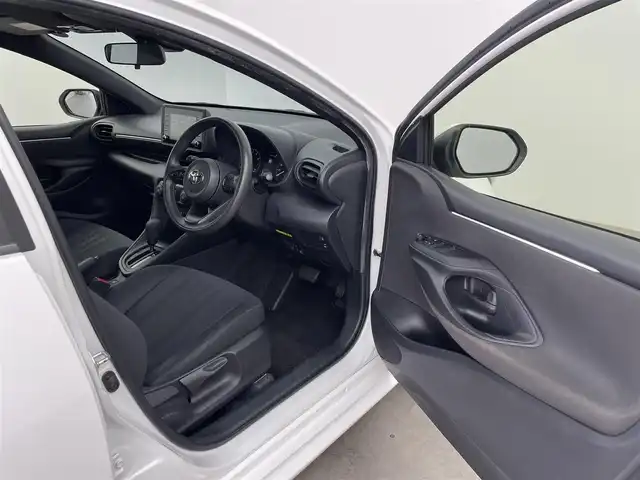 トヨタ ヤリス X 大分県 2020(令2)年 8万km スーパーホワイトⅡ ディスプレイオーディオ/Bluetooth/AM/FM/Apple Car Play/Android　Auto/バックガイドモニター/ETC/トヨタセーフティーセンス/プリクラッシュセーフティ/レーントレーシングアシスト/オートマチックハイビーム/オートリトラクタブルミラー