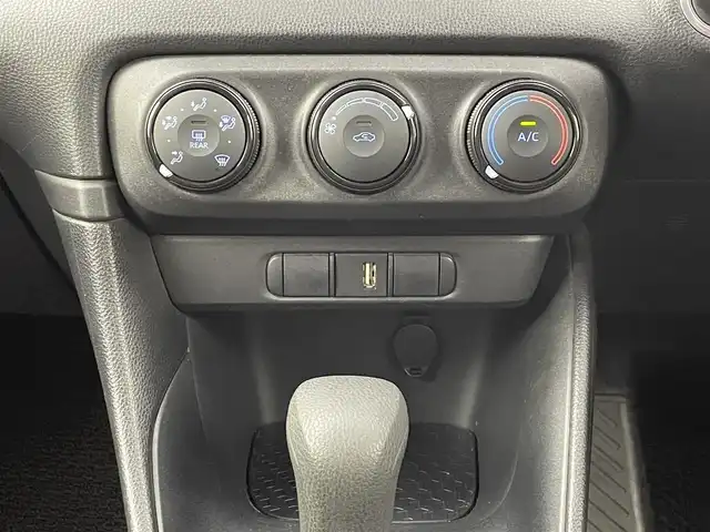 トヨタ ヤリス X 大分県 2020(令2)年 8万km スーパーホワイトⅡ ディスプレイオーディオ/Bluetooth/AM/FM/Apple Car Play/Android　Auto/バックガイドモニター/ETC/トヨタセーフティーセンス/プリクラッシュセーフティ/レーントレーシングアシスト/オートマチックハイビーム/オートリトラクタブルミラー