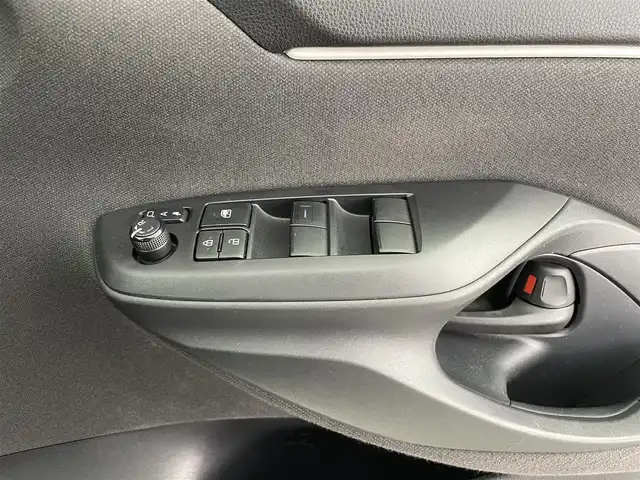 トヨタ ヤリス X 大分県 2020(令2)年 8万km スーパーホワイトⅡ ディスプレイオーディオ/Bluetooth/AM/FM/Apple Car Play/Android　Auto/バックガイドモニター/ETC/トヨタセーフティーセンス/プリクラッシュセーフティ/レーントレーシングアシスト/オートマチックハイビーム/オートリトラクタブルミラー